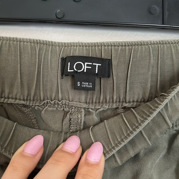 Loft Olive Cargo Pants - Picture 2 of 5